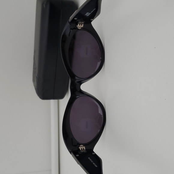 Authentic Versace 90s Sunglasses - Picture 6 of 6